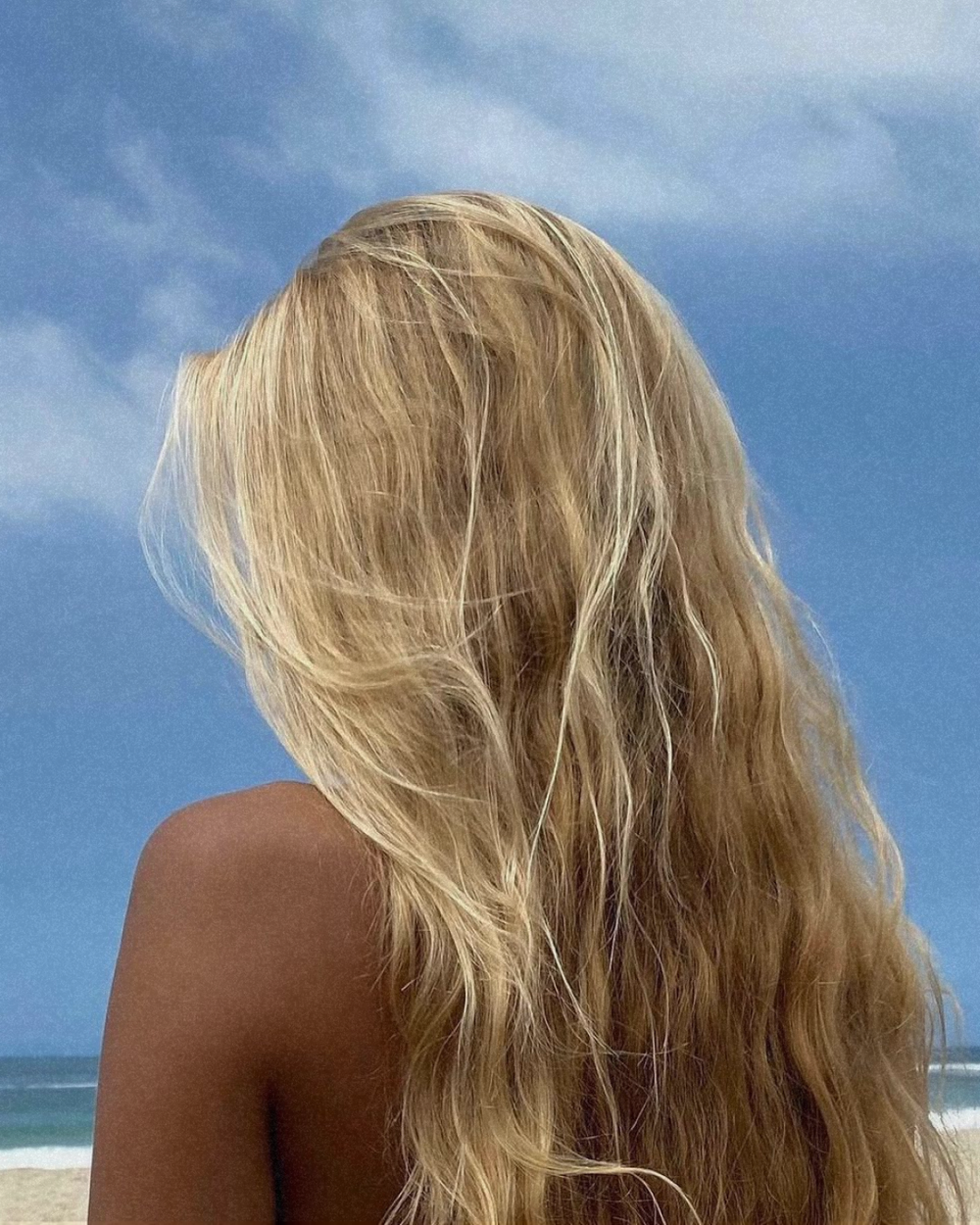 Dandruff in Hair: Why It Happens and How to Get Rid of It with VERONICA SHY Oil