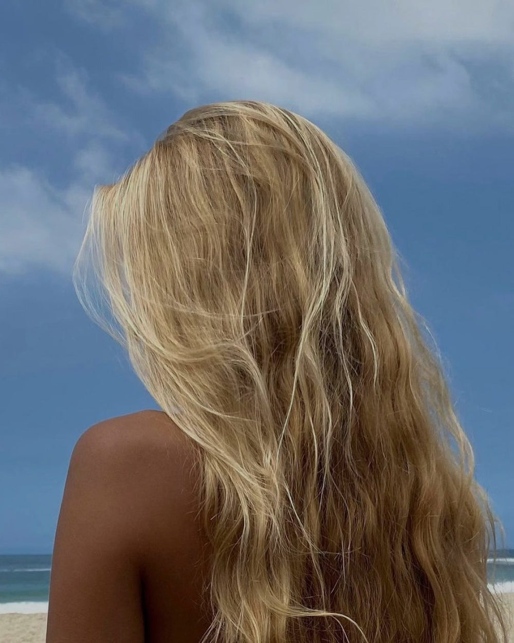 Dandruff in Hair: Why It Happens and How to Get Rid of It with VERONICA SHY Oil