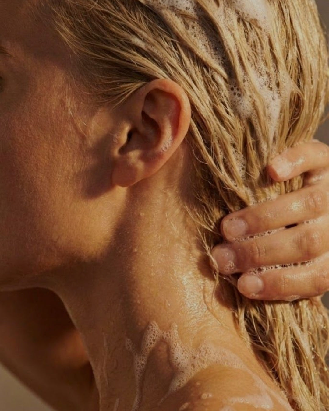 How to Use Hair Oil in Winter