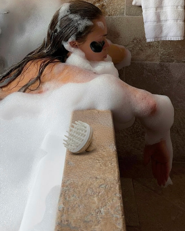 Masážní hřeben na pokožku hlavy